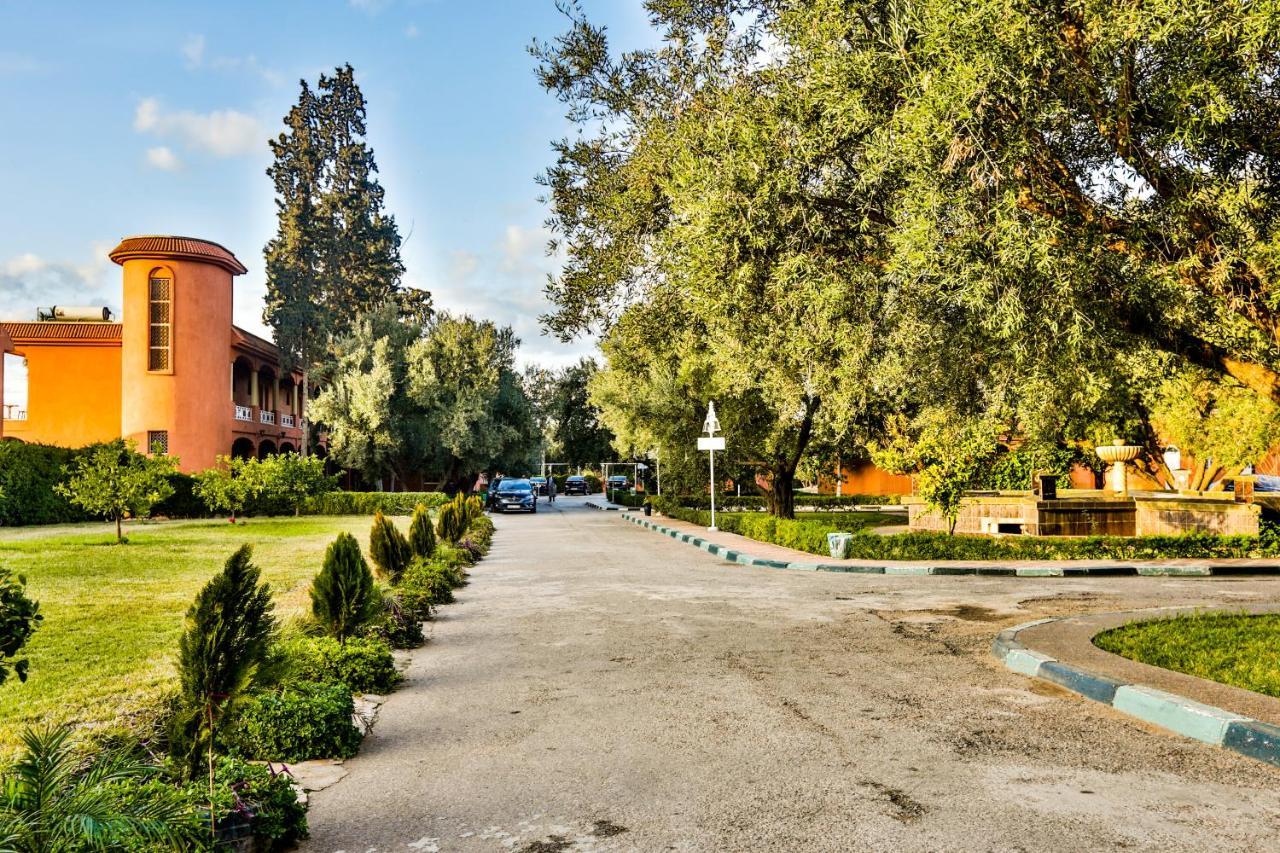 Hotel Complexe El Bassatine Beni Mellal Exterior foto