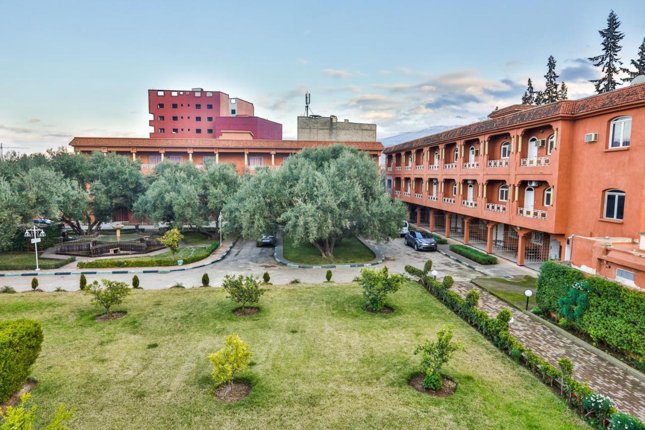 Hotel Complexe El Bassatine Beni Mellal Exterior foto